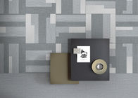 任意設計ダーク グレーのカーペットのタイルは居間の壁のための傷の証拠を織る
